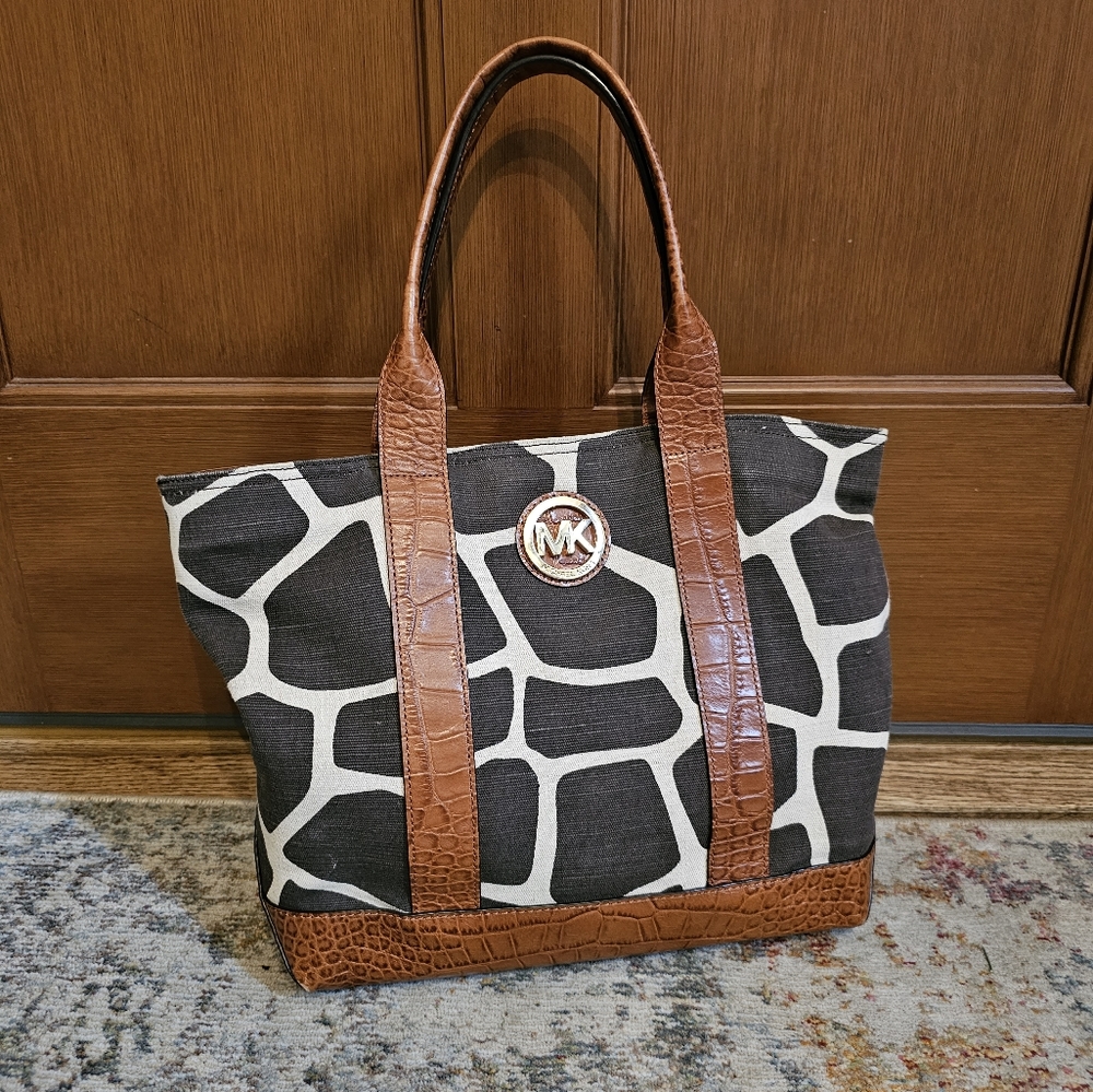 Michael Kors Giraffe print tote
